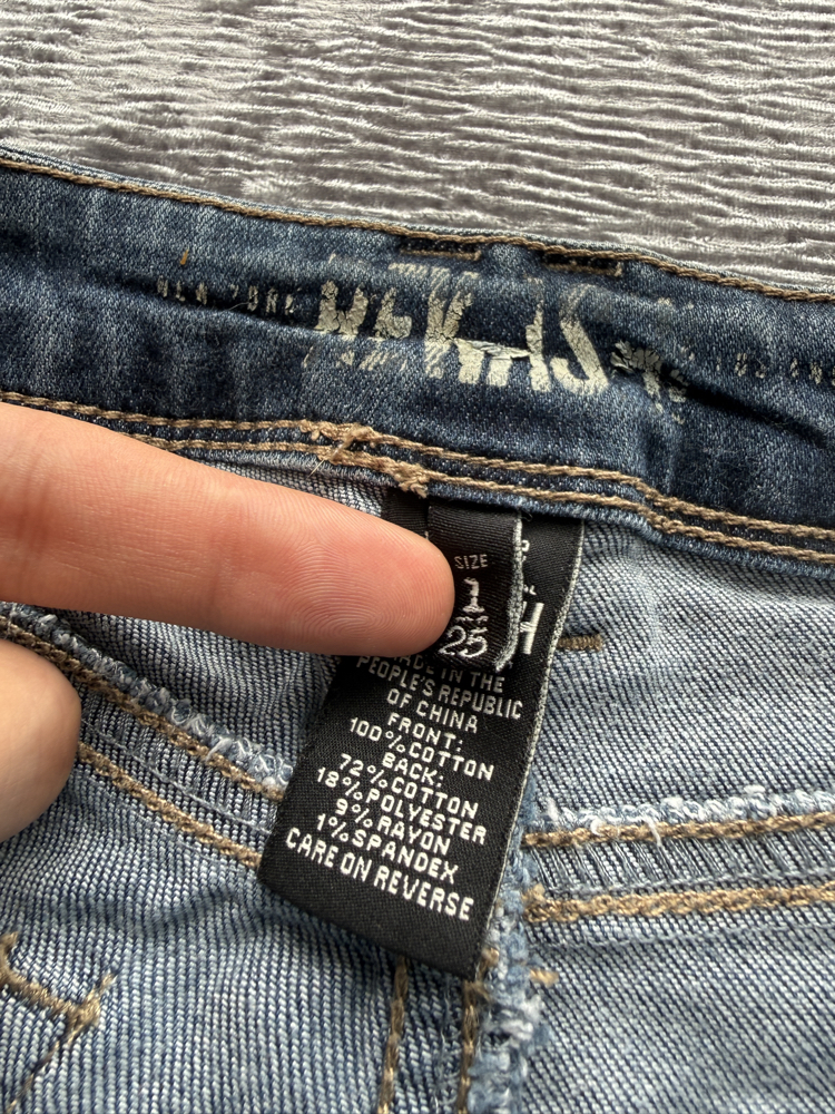 Düşük Bel Yırtık Detaylı Kadın Denim Şort