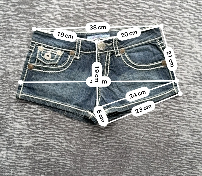 Düşük Bel Dikiş Detaylı Denim Şort