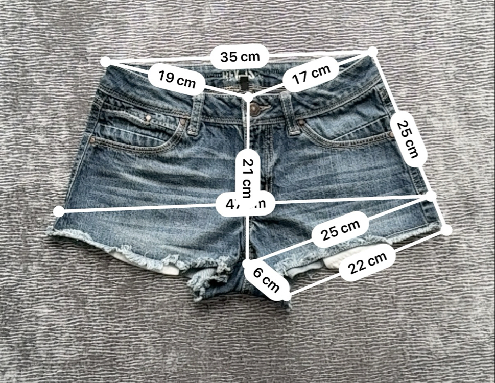 Düşük Bel Yırtık Detaylı Kadın Denim Şort