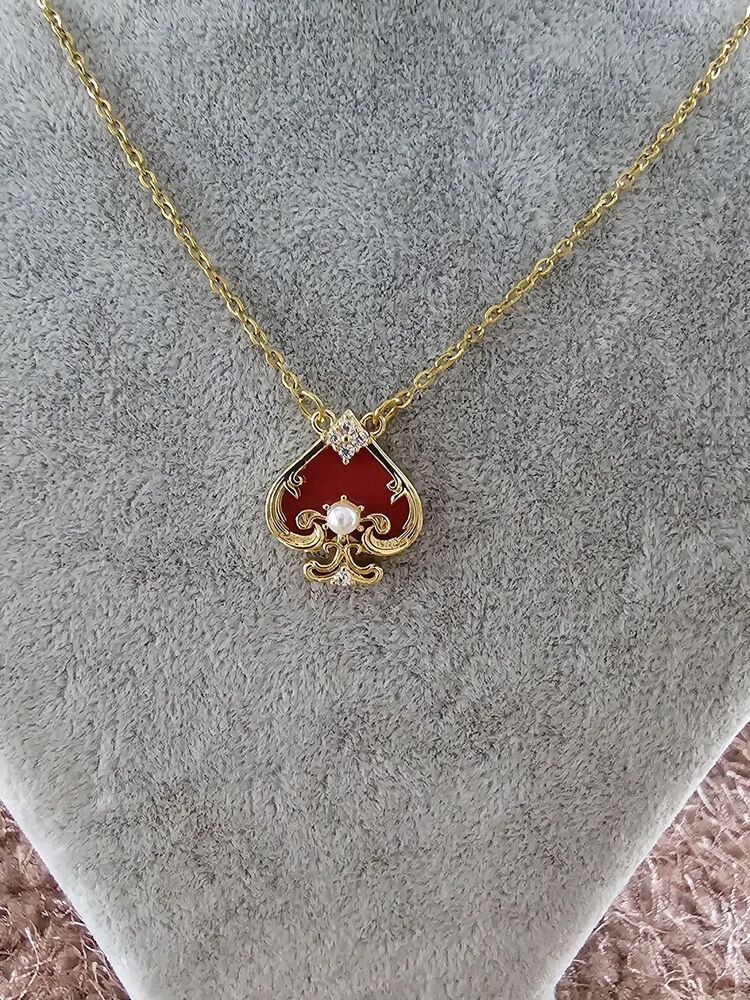 Gold Renk Kırmızı Maça Ası Kolye