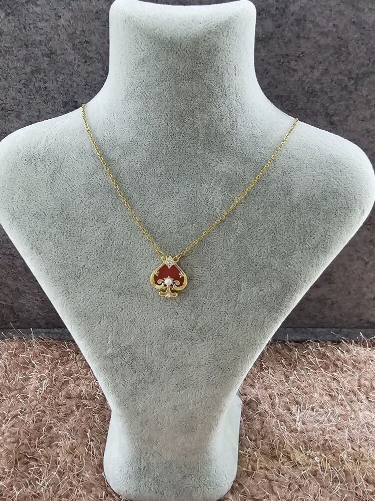 Gold Renk Kırmızı Maça Ası Kolye