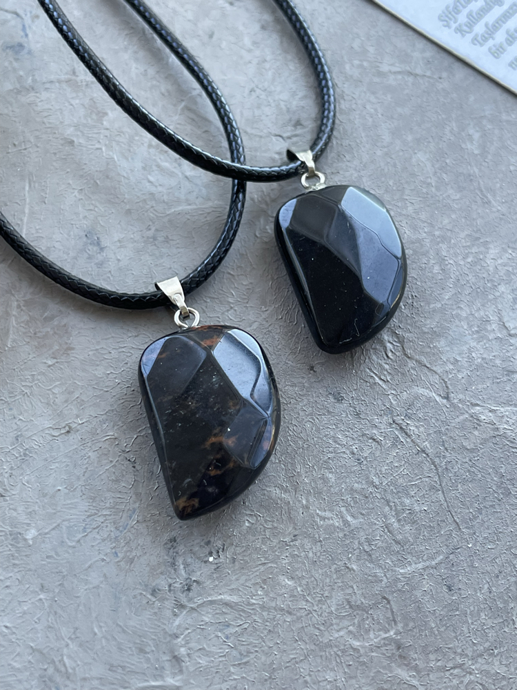Obsidyen Kolye