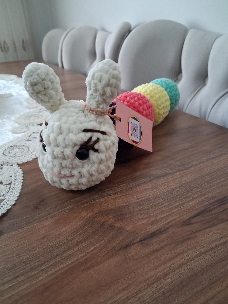 Sevimli küçük bir tırtıl amigurumi | Kız çocukları için oyuncak
