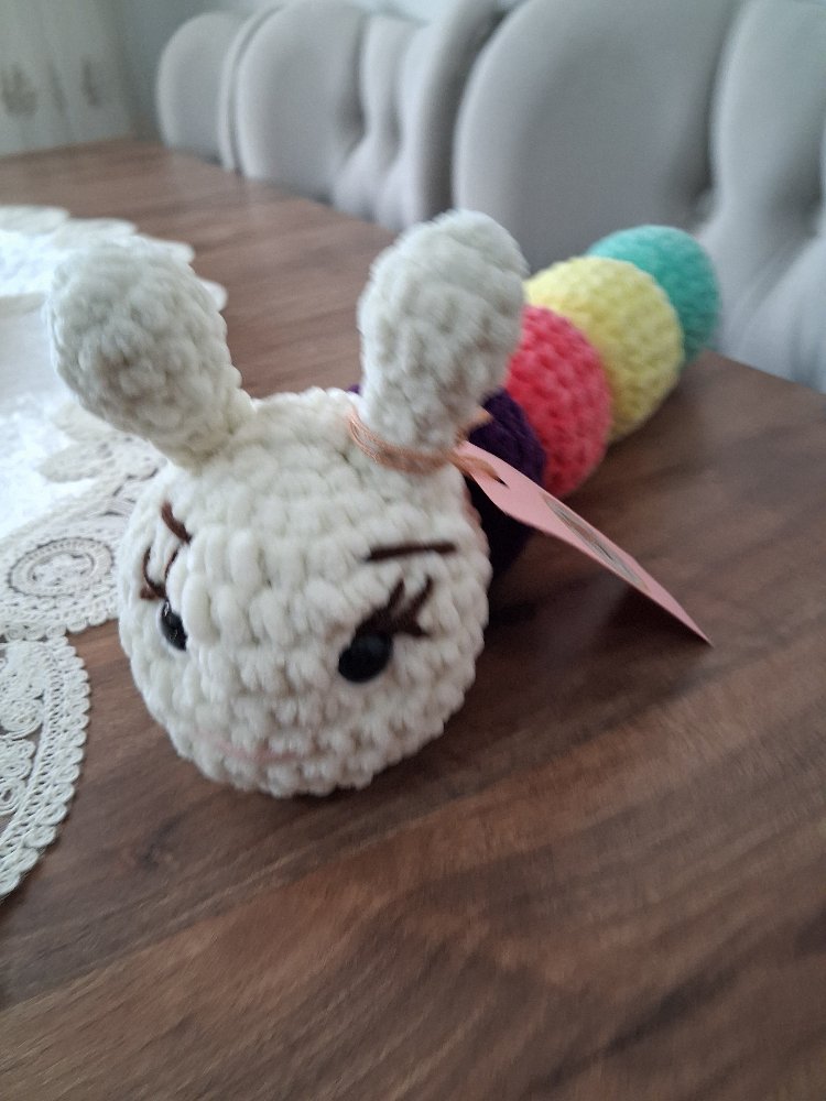 Sevimli küçük bir tırtıl amigurumi | Kız çocukları için oyuncak