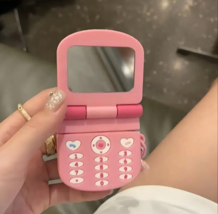 4. Nesil hello kitty airpods kılıf 