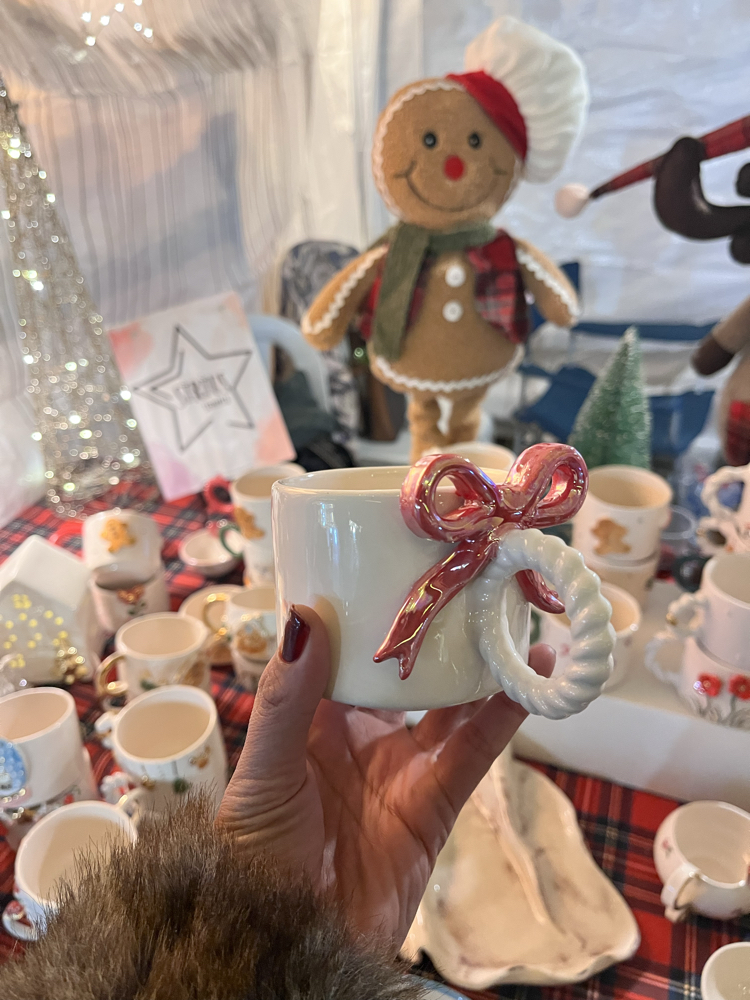 Sedef detaylı fiyonk mug