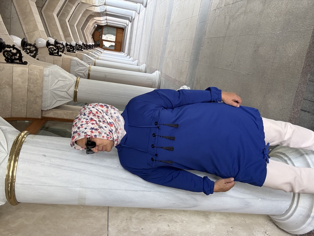 Kuş gözü püsküllü kapşonlu tunik 