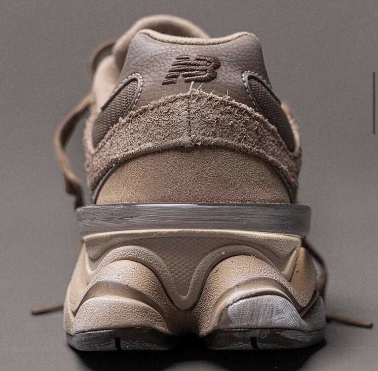 NEW BALANCE 9060