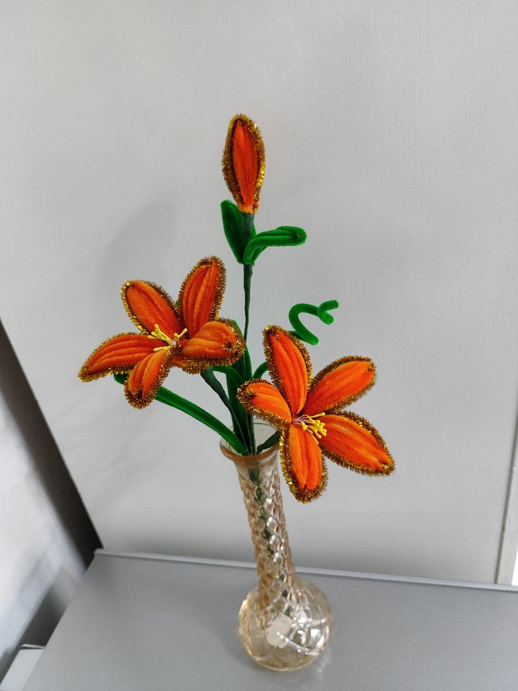 Vazoda Simli Turuncu Lilyum