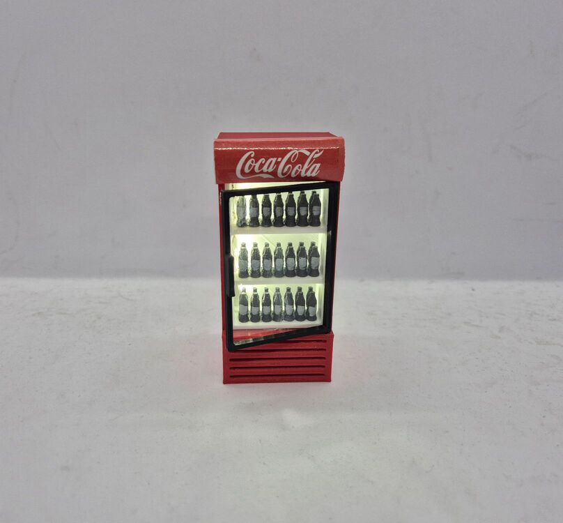 18 & 24 Ölçek Coca Cola Aydınlatmalı İçecek Dolabı 