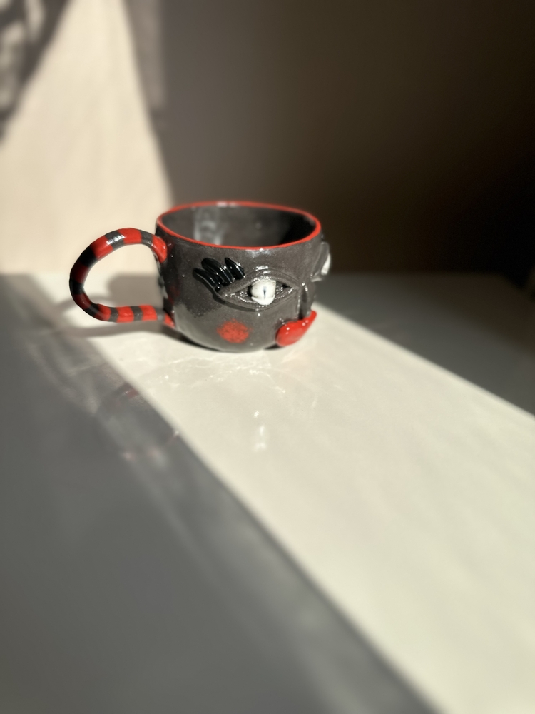 Reptilian mug