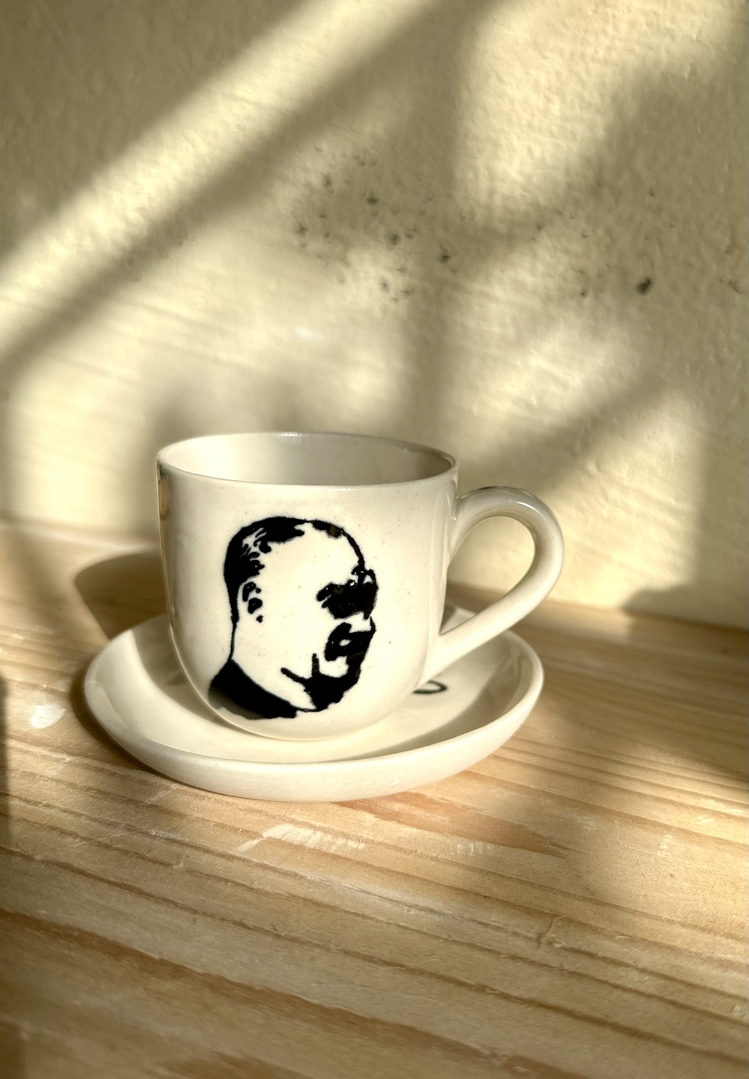 Kemal Atatürk imzalı ve suretli fincan