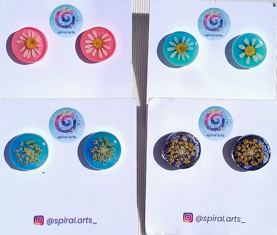 Papatyalı saplama küpe 