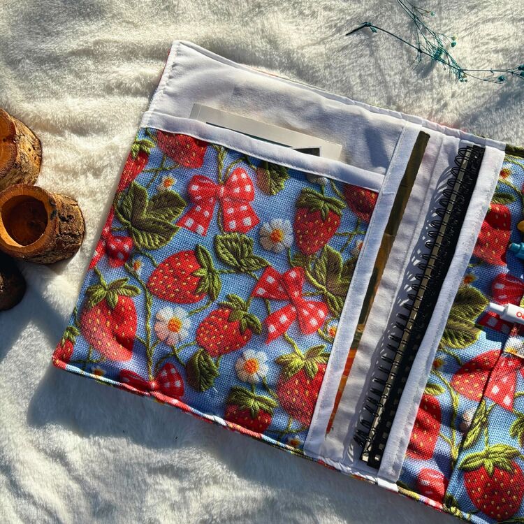 YENİ - Çilekli Düğmeli Organizer - SINIRLI STOK