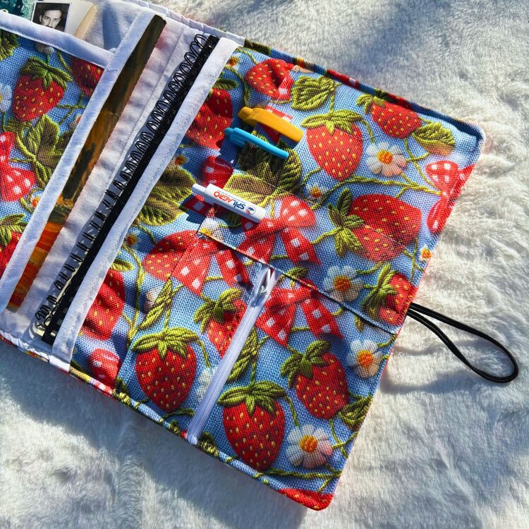 YENİ - Çilekli Düğmeli Organizer - SINIRLI STOK
