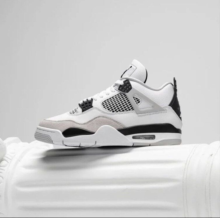 Air Jordan 4 Retro White Thunder
