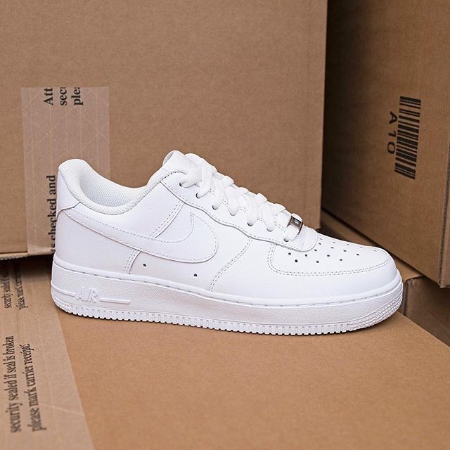 Nike Air Force 1 07 “ All White “
