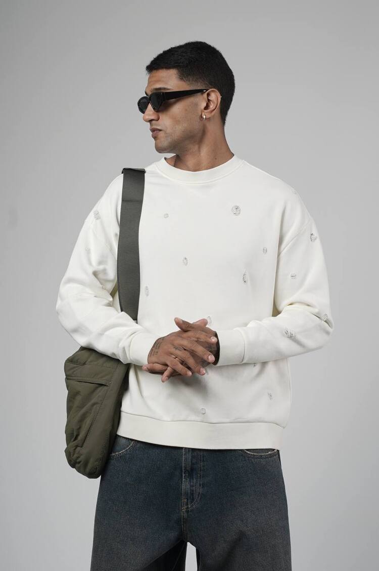 Üç İplik Lazer Yırtık Detaylı Oversize Sweatshirt Beyaz