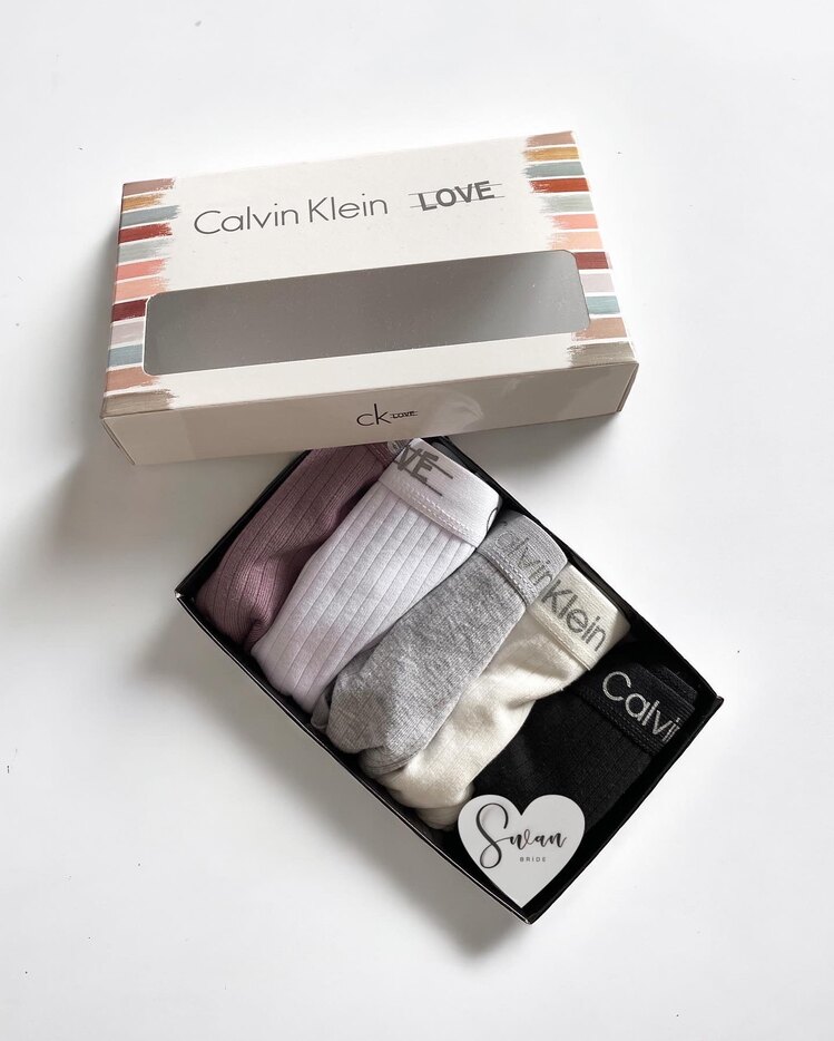 SW0127- Calvin Klein Love Tanga Set