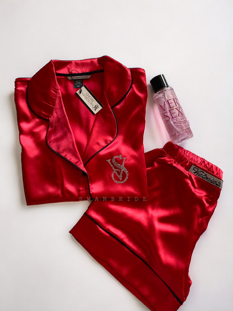 Victoria’s Secret Kırmızı Şortlu Saten Pijama Takımı