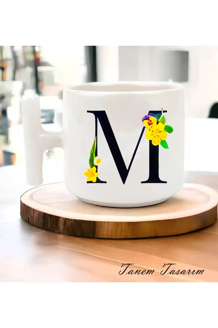 M Çiçekli Harf Tasarımlı - T Kulp Kupa