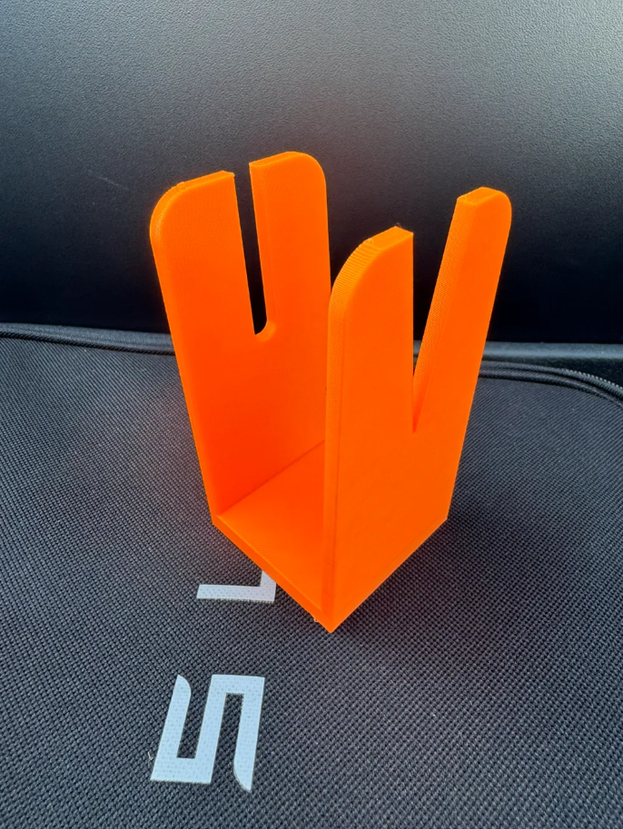 TESLA TÜM MODELLERE UYUMLU LOGO HİZALAMA APARATI