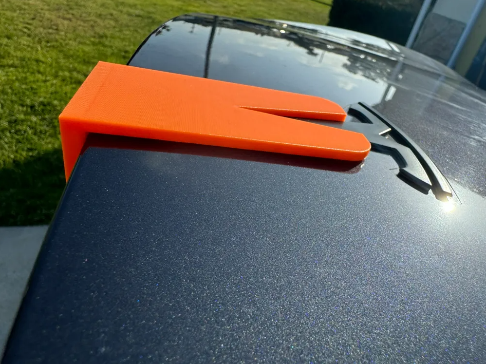 TESLA TÜM MODELLERE UYUMLU LOGO HİZALAMA APARATI