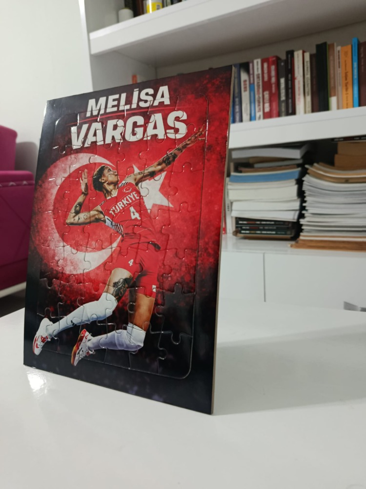 Melisa Vargas Puzzle Yapboz