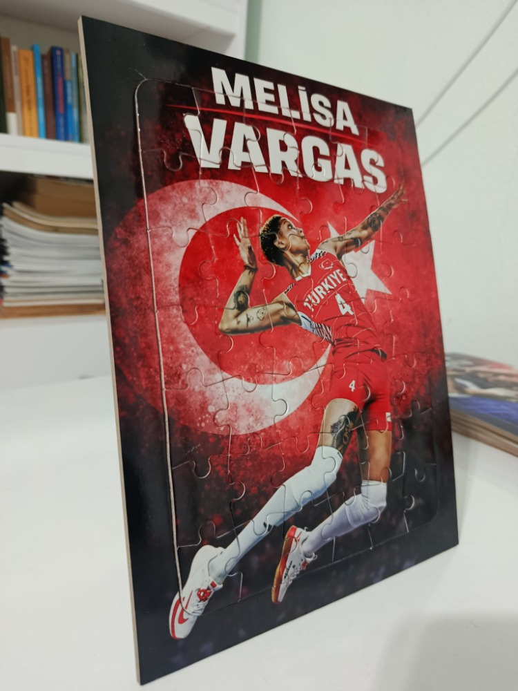 Melisa Vargas Puzzle Yapboz