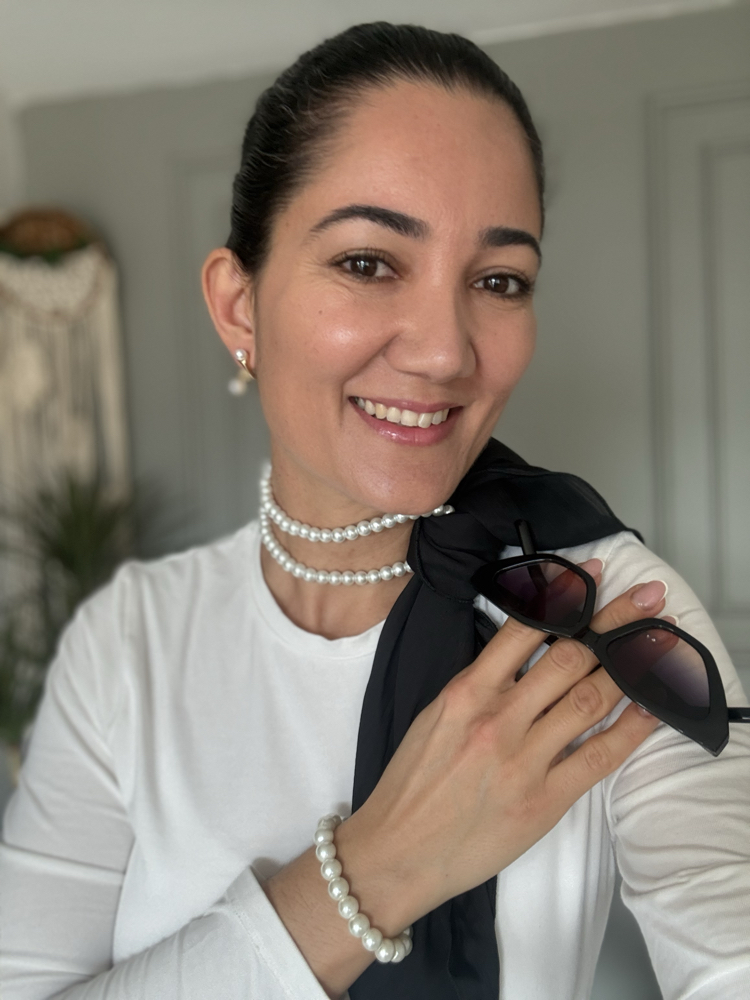 Siyah güneş gözlüğü