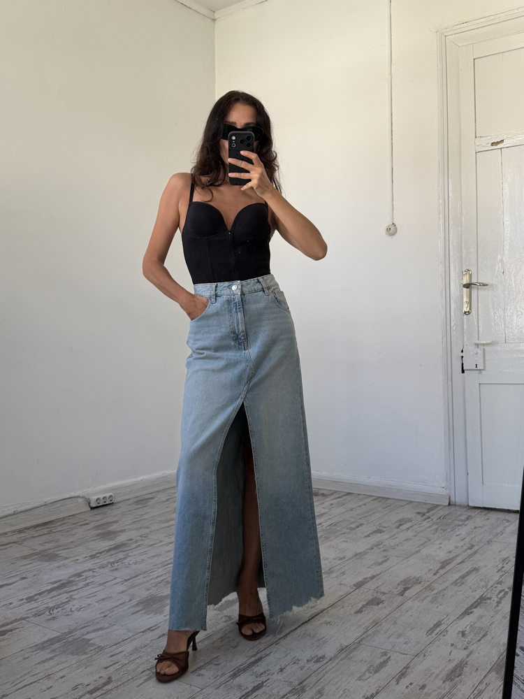 Yırtmaç Detaylı Sıfır Ürün Maxi Boy Denim Etek
