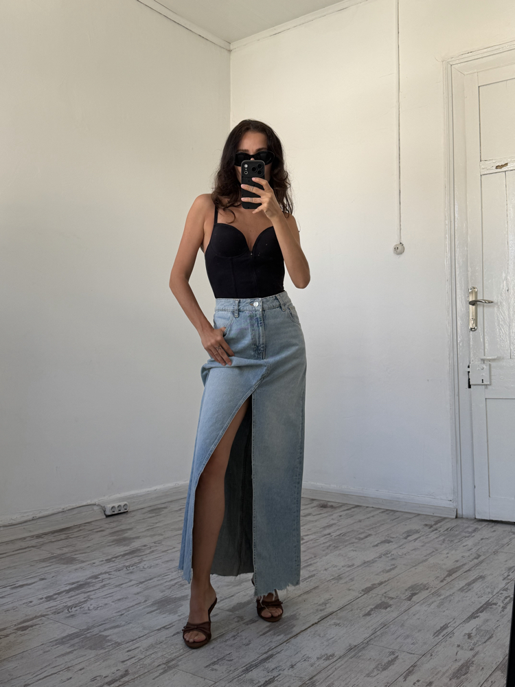 Yırtmaç Detaylı Sıfır Ürün Maxi Boy Denim Etek