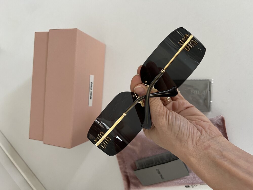 Miu Miu Made in Italy Sıfır Kondisyon Full Aksesuar Güneş Gözlüğü