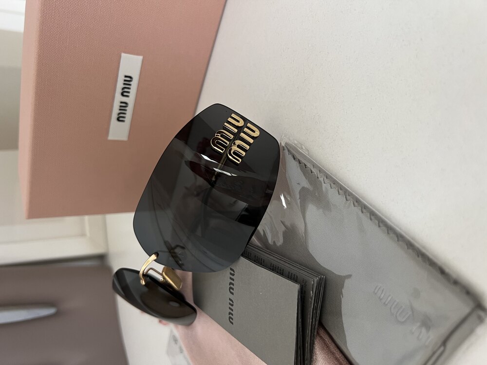 Miu Miu Made in Italy Sıfır Kondisyon Full Aksesuar Güneş Gözlüğü