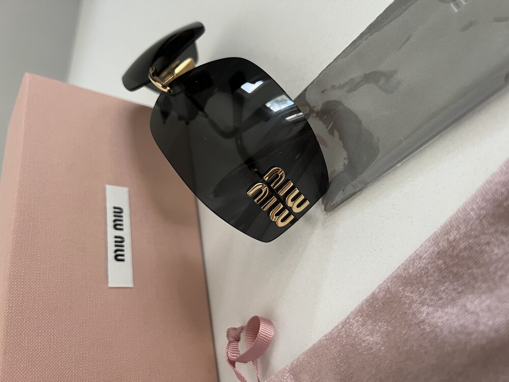 Miu Miu Made in Italy Sıfır Kondisyon Full Aksesuar Güneş Gözlüğü