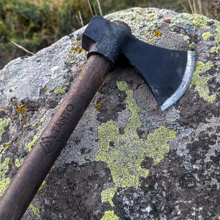 Tomahawk Kamp Baltası