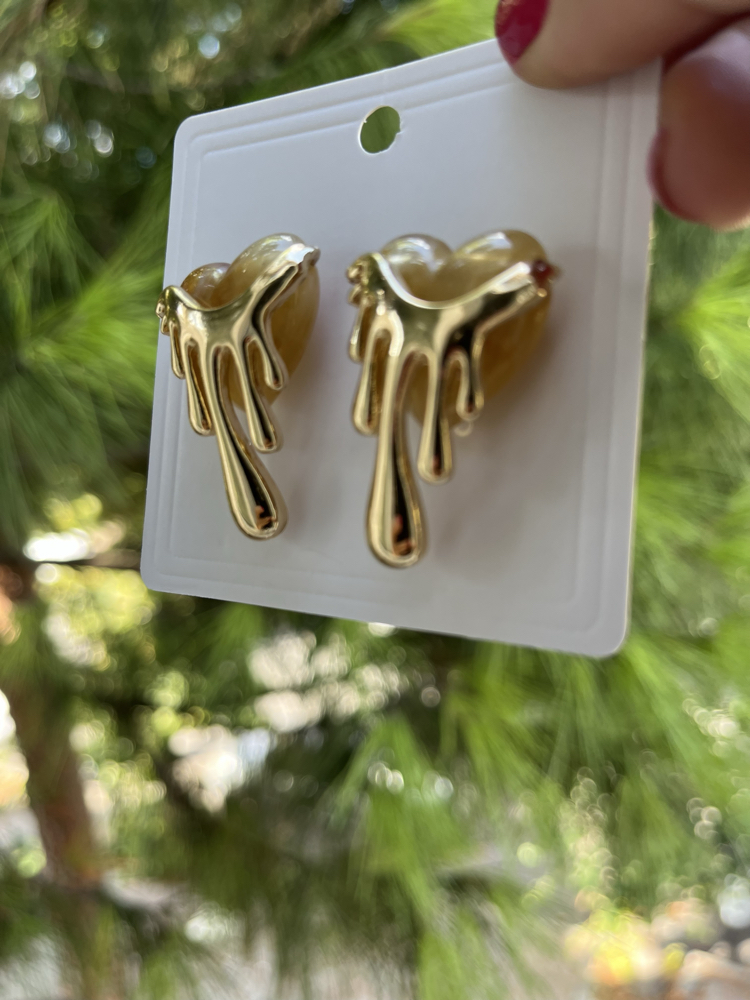 Kahve tonlu gold detay kalp küpe