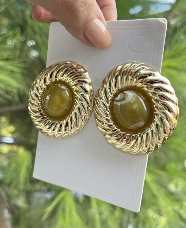Gold detay yağ yeşili küpe 