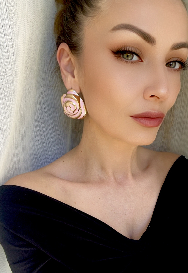 Pembe gül küpe