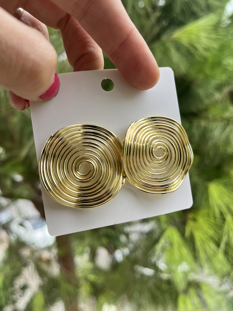 Gold spiral yuvarlak küpe 