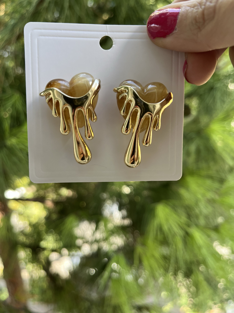 Kahve tonlu gold detay kalp küpe