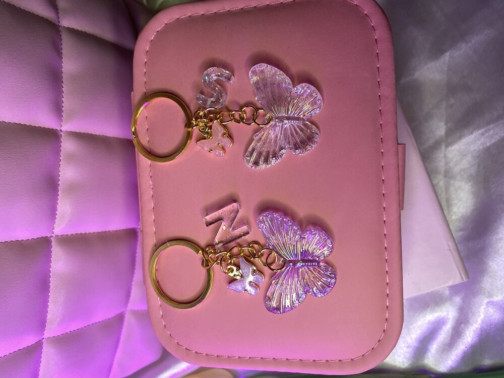 2 ADET epoksi harfli ve hologram kelebekli bff anahtarlık