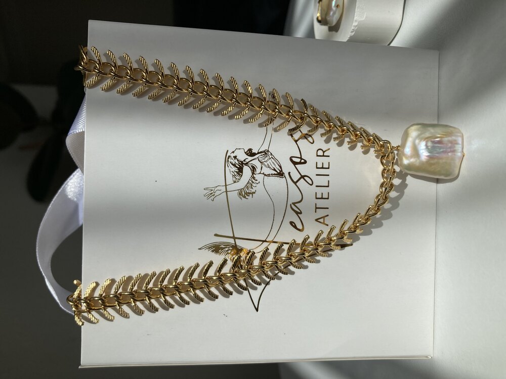 Exclusive Chain x Rectangle Pearl Necklace