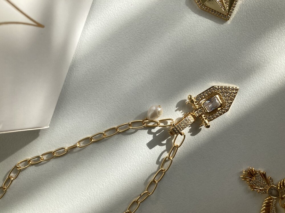Medallion Pearl Necklace
