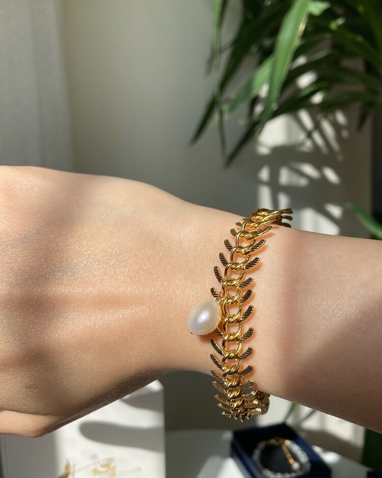 Exclusive AA Pearl Bracelet