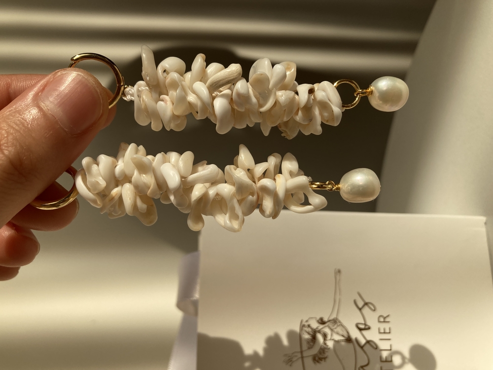Beige Seashell Pearl Earrings