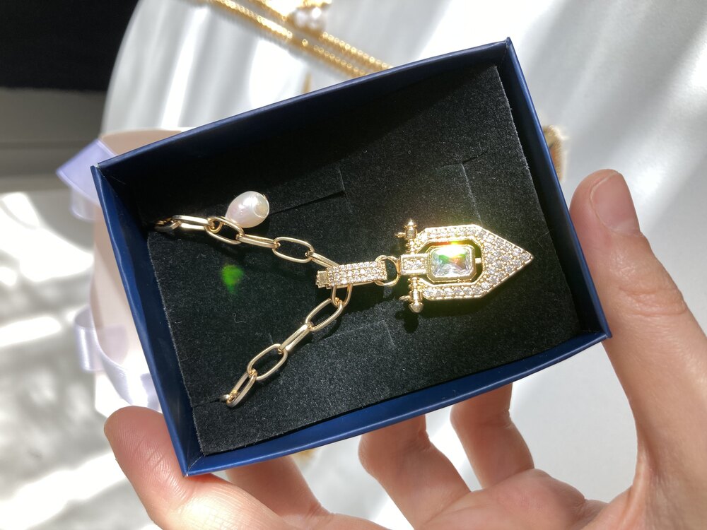 Medallion Pearl Necklace