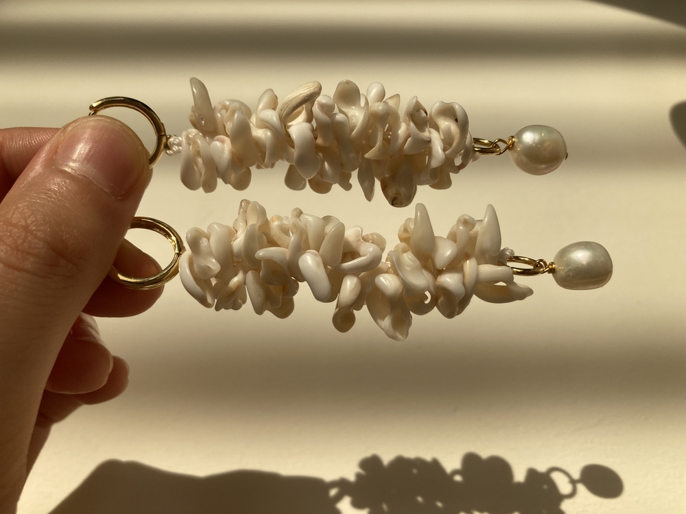 Beige Seashell Pearl Earrings