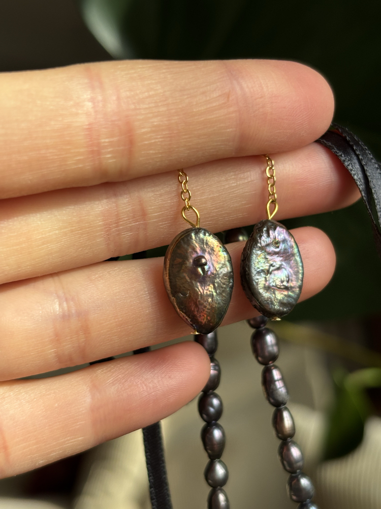 Ribbon Black Pearl Necklace
