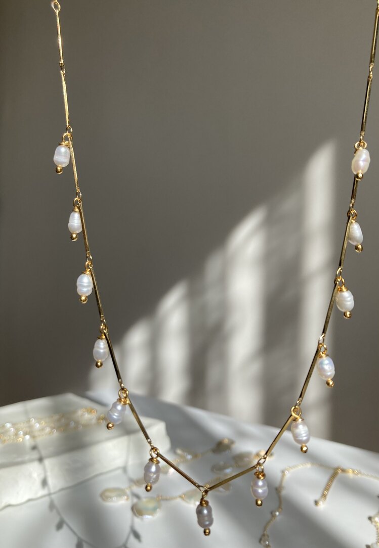 Seira White Necklace